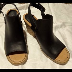 Born Size 8 Sandals